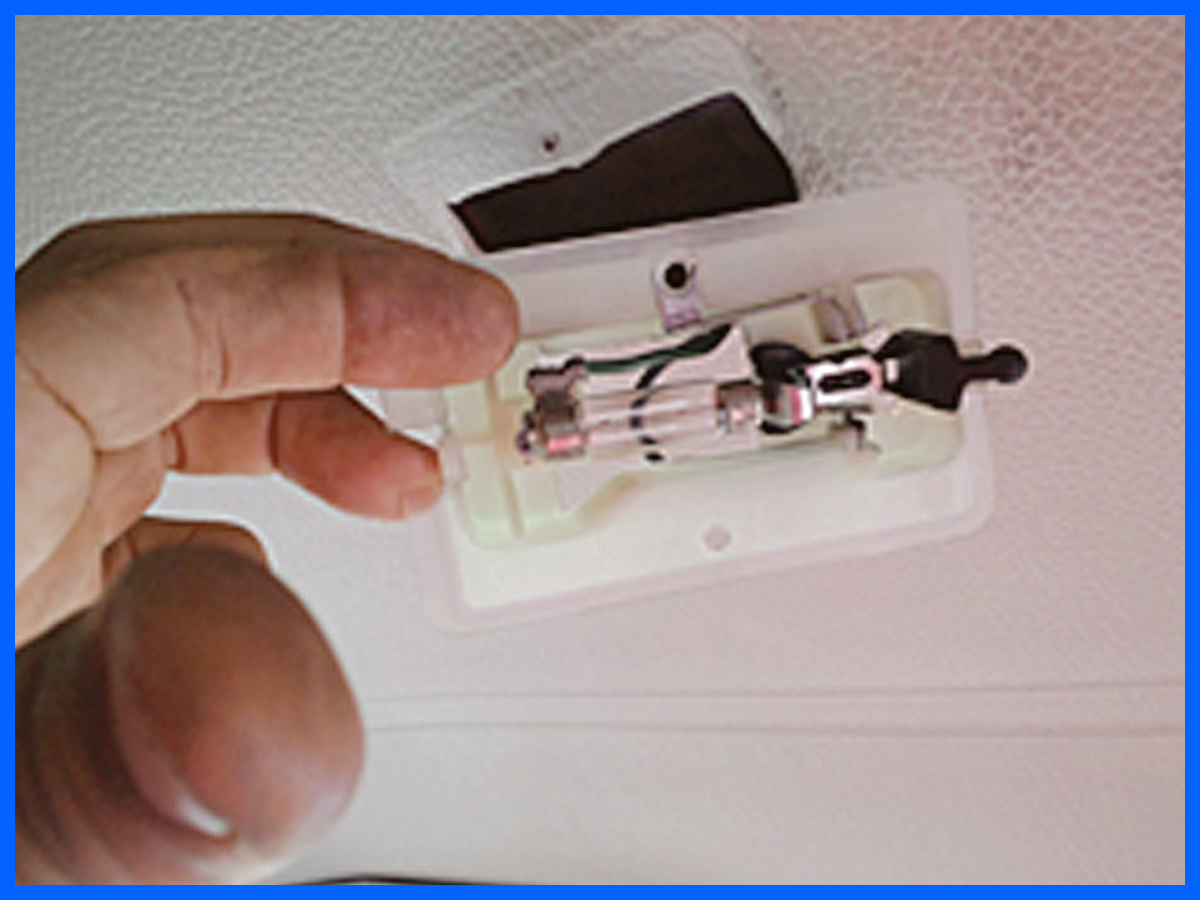 ルームランプが点灯しない